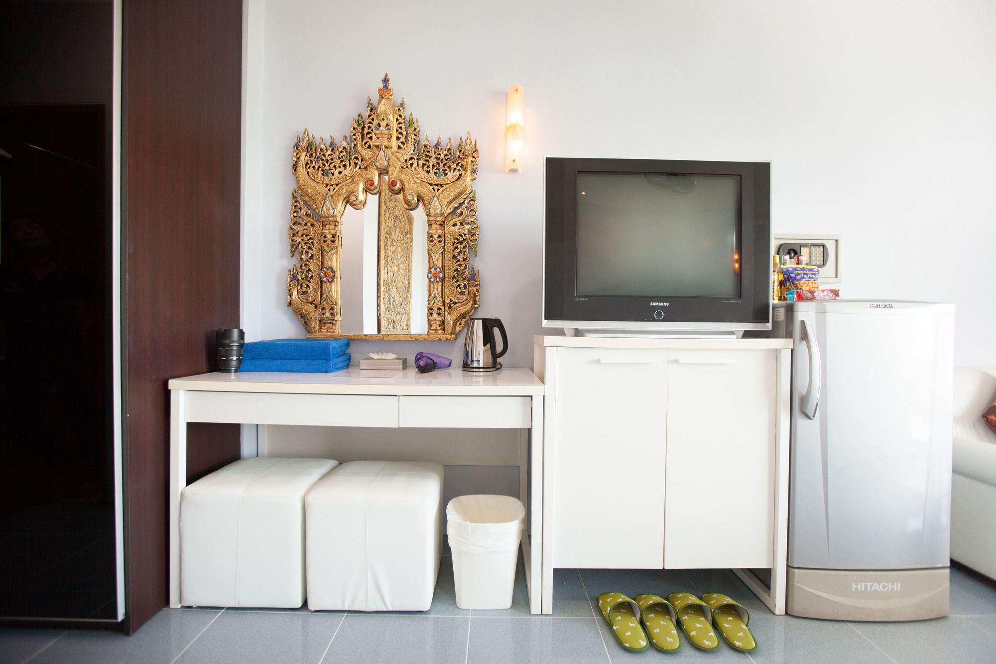 Chalong Beach Hotel Phuket Rawai Exterior photo
